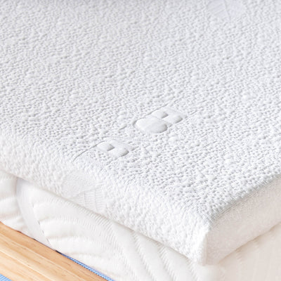 Close-up of the Desmond Signature Dreamer Kids Mattress comfort layer, offering superior softness for children.